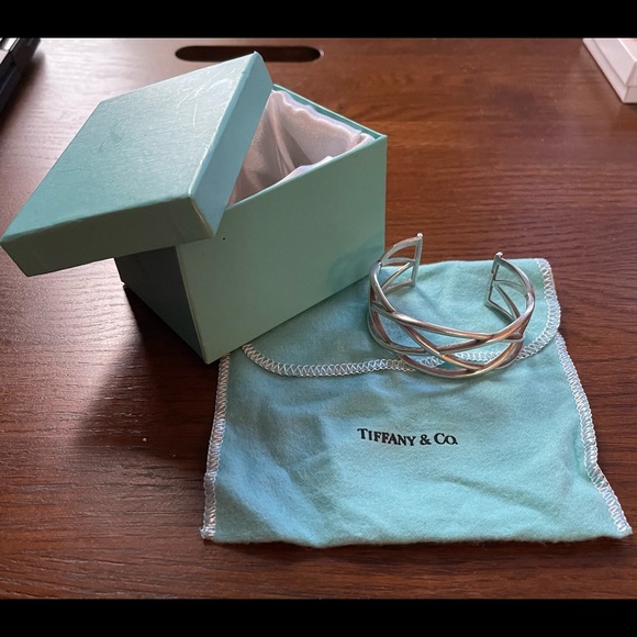 Tiffany & Co. Sterling Celtic Knot Cuff Bracelet, Rare and Retired - Picture 6 of 6